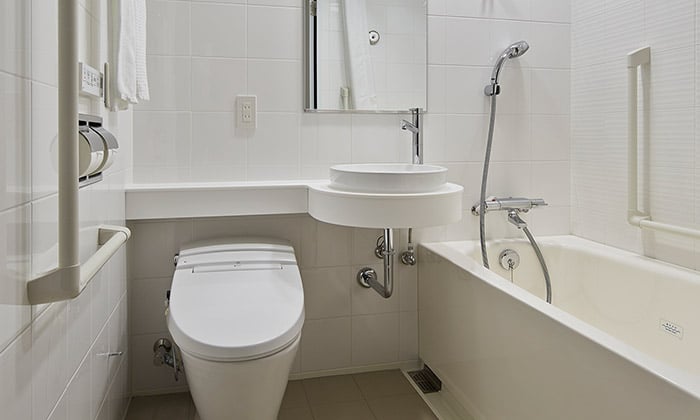 mitsui_garden_hotel_kashiwa-no-ha_-_accessible_room_bathroom