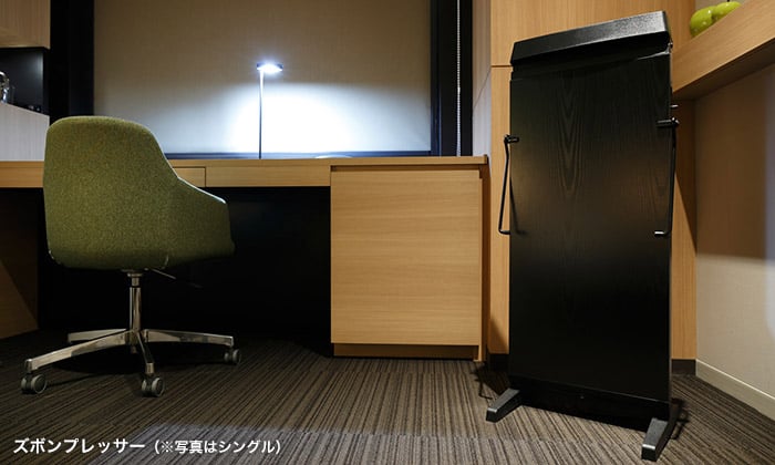 mitsui_garden_hotel_kashiwa-no-ha_-_accessible_room_desk