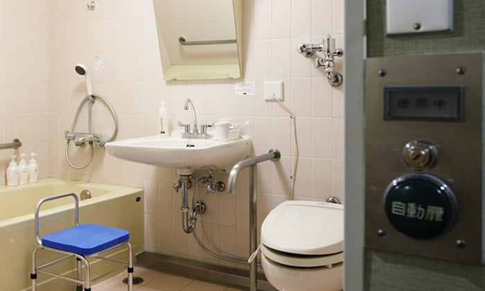 mitsui_garden_hotel_hiroshima_accessible_room_bathroom