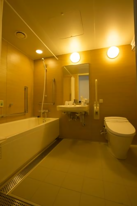 jr_kyushu_hotel_blossom_shinjuku_accessible_room_-_bathroom