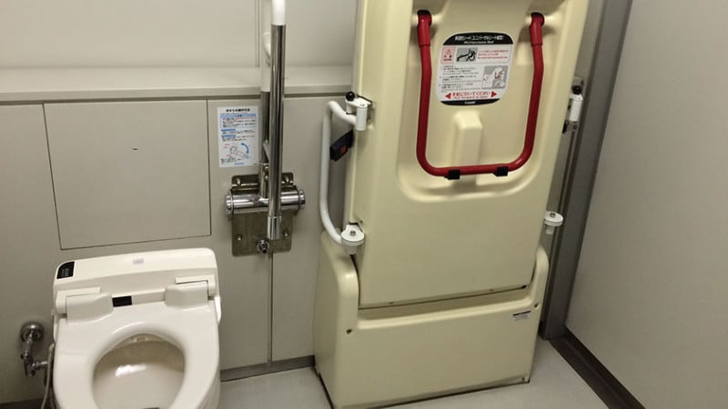 1936 tokyo metropolitan government building   toilet3