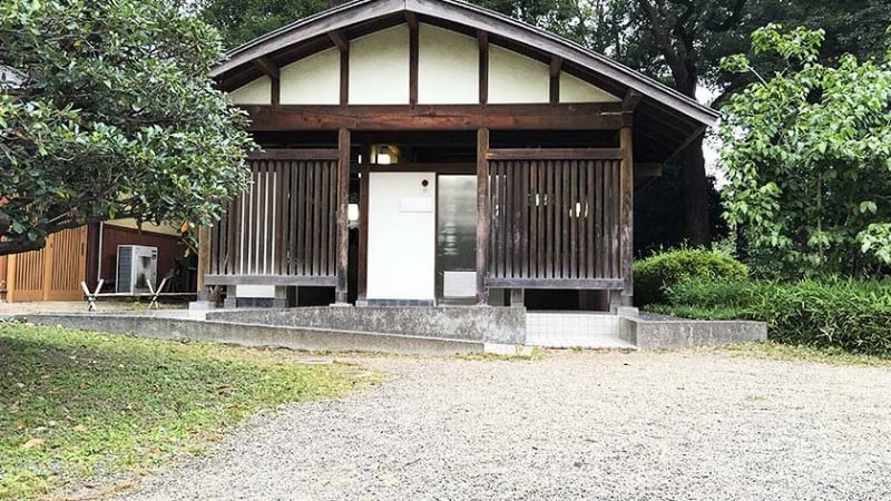 2034 hama rikyu gardens accessible toilet 2
