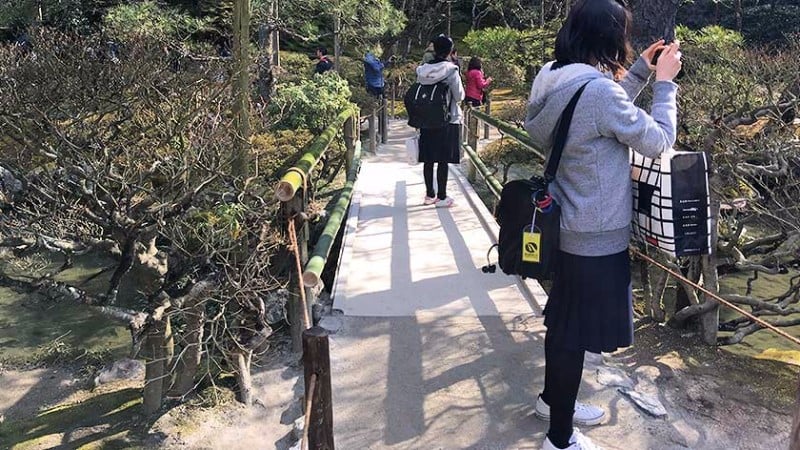 2236 ginkakuji   path bridge