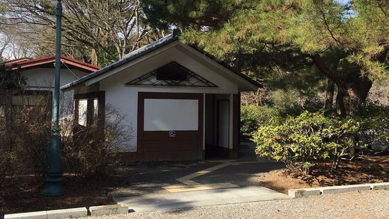 2237 kyoto imperial palace   accessible toilet 1 2