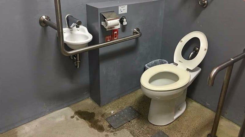 2237 kyoto imperial palace   accessible toilet 2