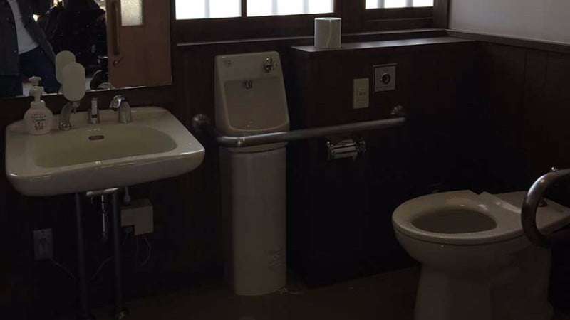 2237 kyoto imperial palace   accessible toilet 2 2