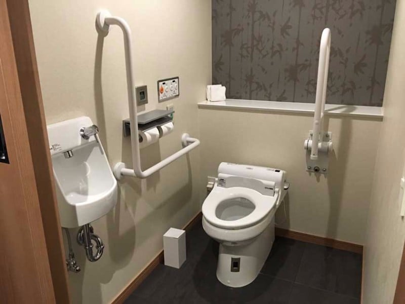 mitsui_garden_hotel_kyoto_shinmachi_bettei_-_accessible_room_toilet mitsui_garden_hotel_kyoto_shinmachi_bettei_-_accessible_room_toilet
