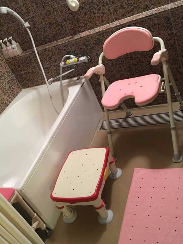 toyoko_inn_-_b_type_accessible_room_8_shower toyoko_inn_-_b_type_accessible_room_8_shower