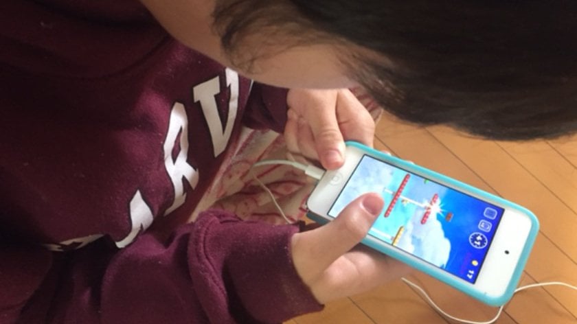 Lilia playing Super Mario Run