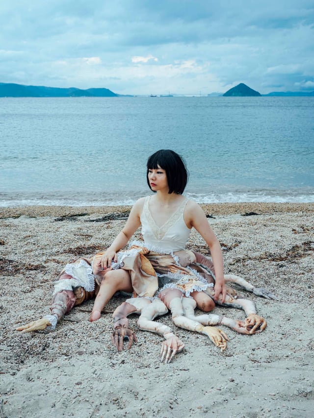 Mari Katayama "bystander #016" (2016), Self- Portrait