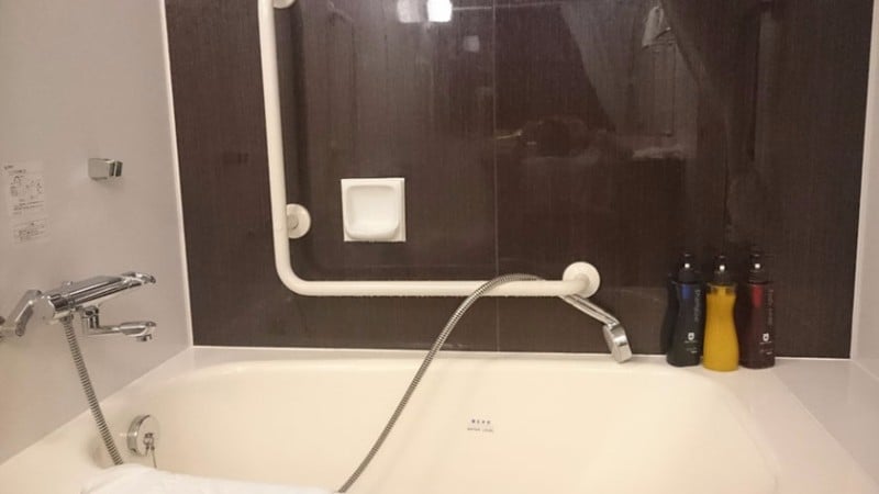 hotel-sunroute-plaza-shinjuku-accessilble-room-bath-1