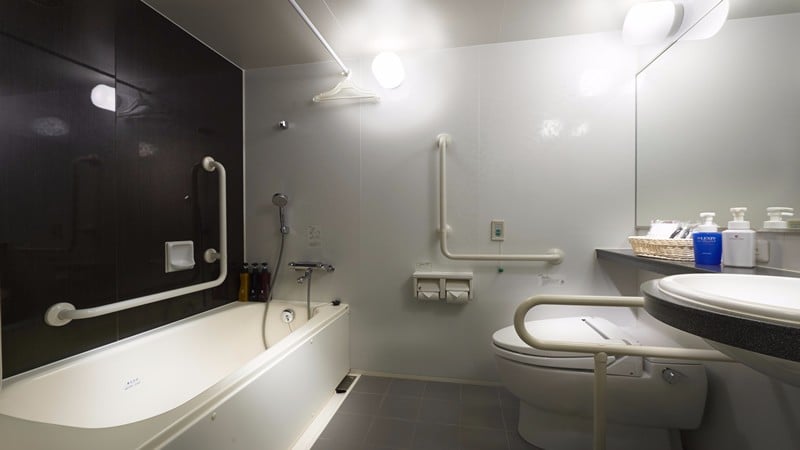 hotel-sunroute-plaza-shinjuku-accessilble-room-bathroom-1