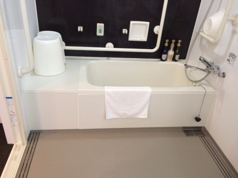 best-western-hotel-fino-osaka-shinsaibashi-accessible-room-2