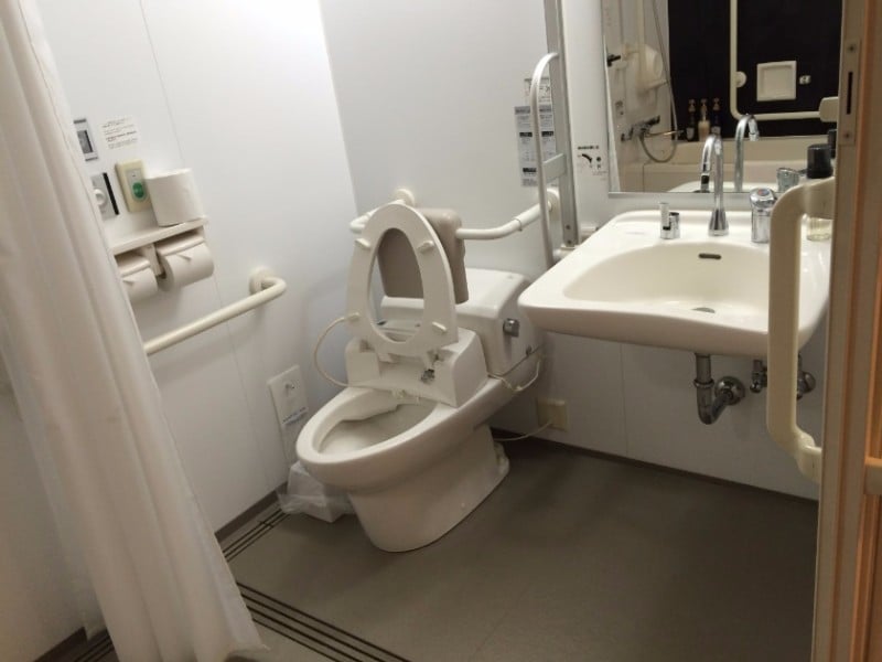 best-western-hotel-fino-osaka-shinsaibashi-accessible-room-3