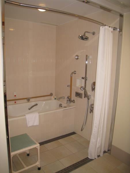 imperial-hotel-tokyo-accessible-room-shower