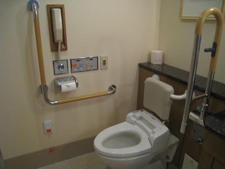 imperial-hotel-tokyo-accessible-room-toilet
