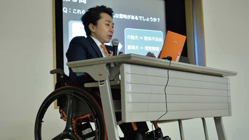 Giving a lecture on universal manners