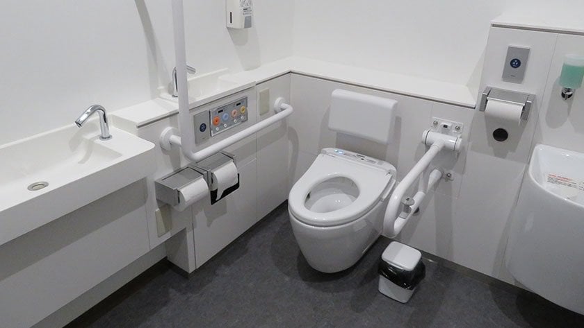 Toilet in Toni Toni next to Heian Shrine