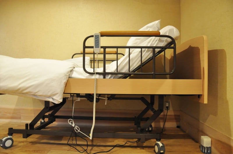 hibari-hostel-accessible-room-bed