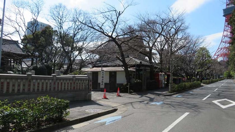 4076 zojoji temple side entrance