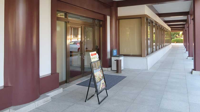 Zozoji Temple museum entrance