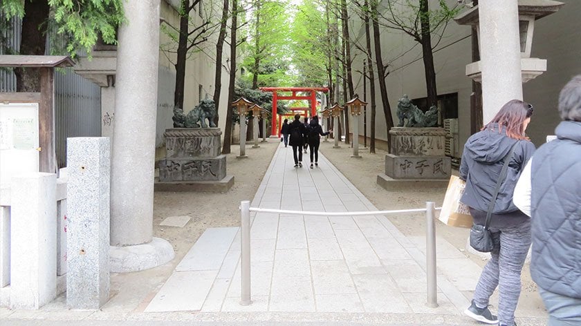 Hanazono Shrine Yasukuni Street Entrance
