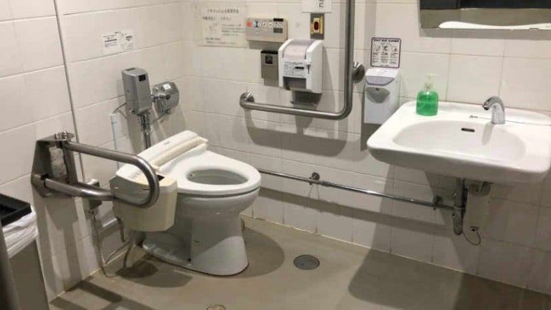 4378 kasai rinkai park toilet