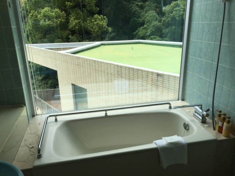 grand-prince-hiroshima-accessible-room-bath-1
