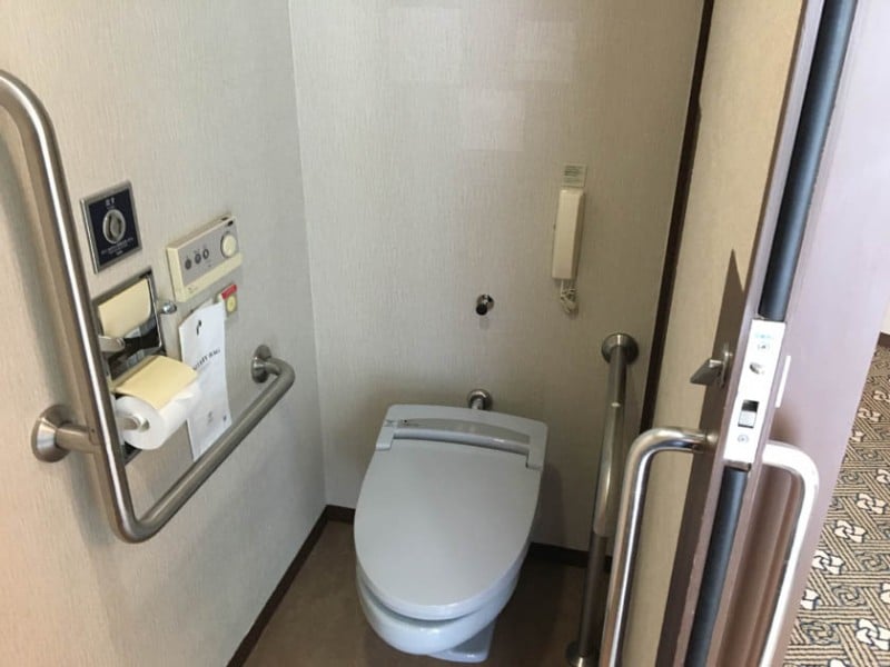 grand-prince-hiroshima-accessible-room-toilet-2 grand-prince-hiroshima-accessible-room-toilet-2