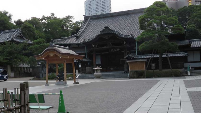 4506 sengakuji temple grounds