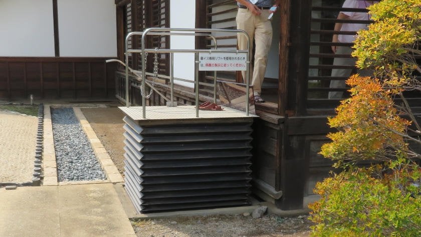Wheelchair lift to get into Honmaru Goten at Kawagoe Castle