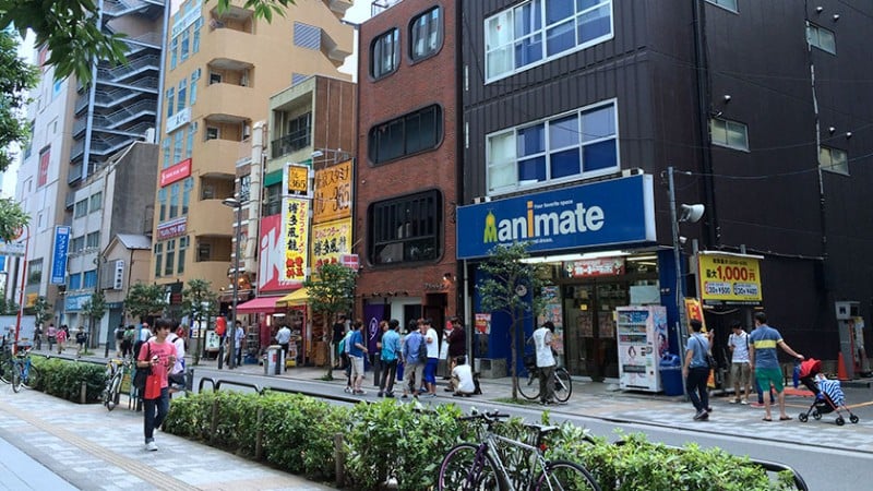 1828 animate rear entrance