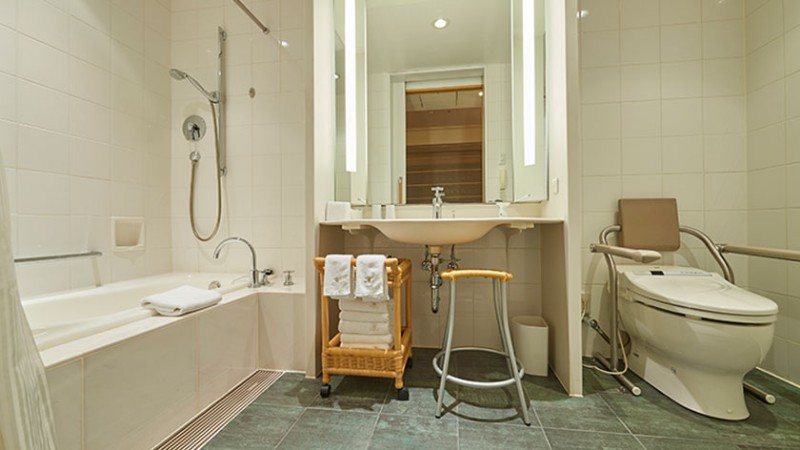 marunouchi-hotel-accessible-room-toilet