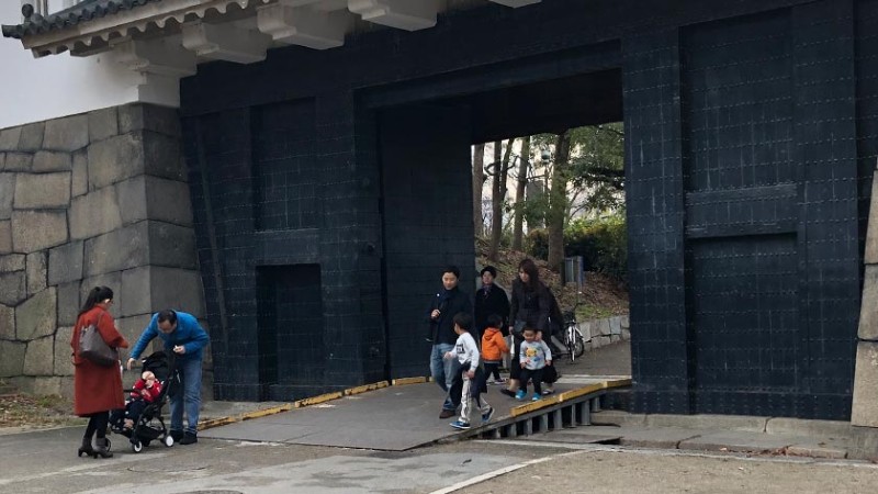 4880 osaka castle gates