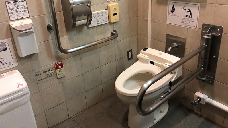 4880 osaka castle toilet