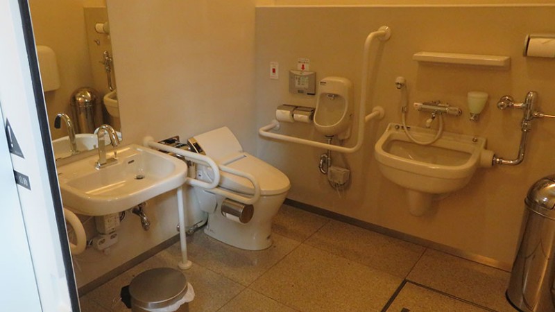 4910 nezu museum toilet b1