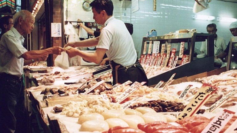 2238 fish shop by ellievanhoutte in nishiki ichiba kyoto 768x432