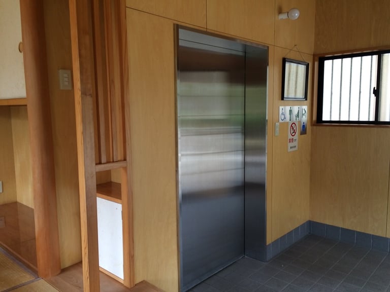 kyu yasuda teien gardens toilet 2 768x576