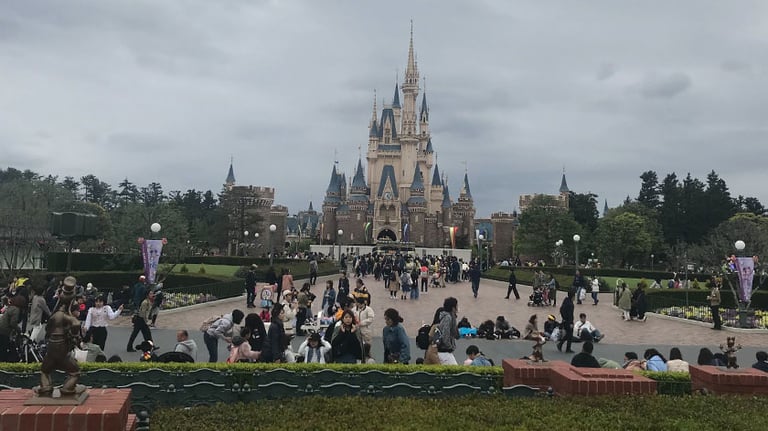tokyo disneyland cinderella castle 768x432