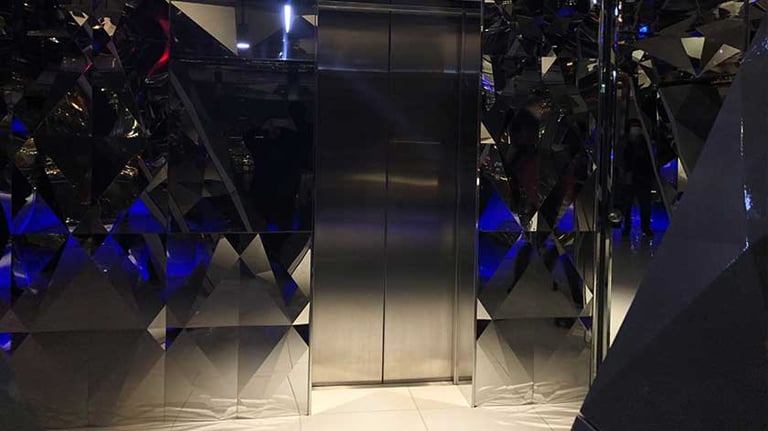 tokyo tower elevator on upper level 768x432