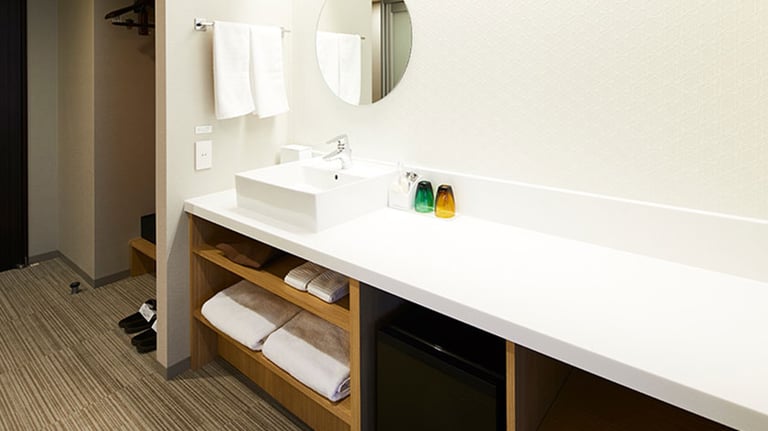 hotel intergate kanazawa accessible room hall 768x432
