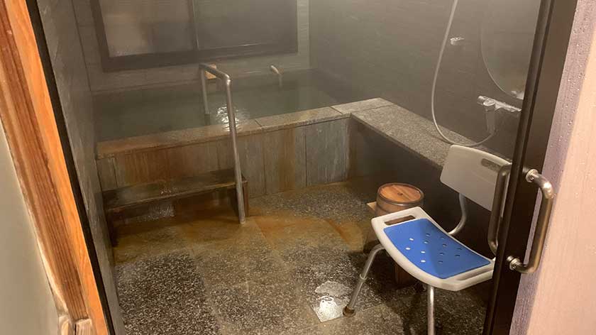 Hot spring bath in Kozeniya's Houden Suite