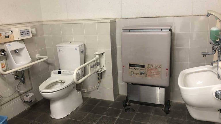 Okinawa Churaumi Aquarium accessible toilet 768x432