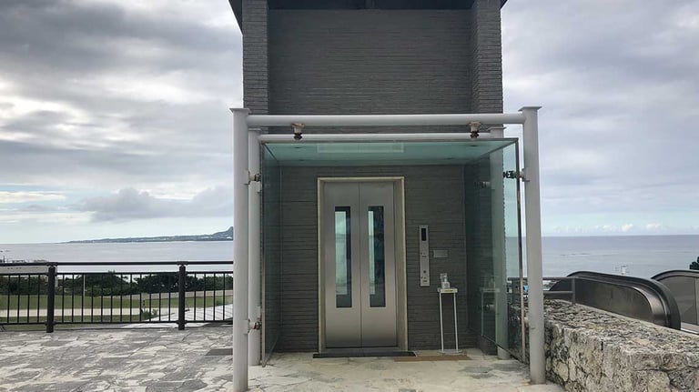 Okinawa Churaumi Aquarium outside elevator 768x432