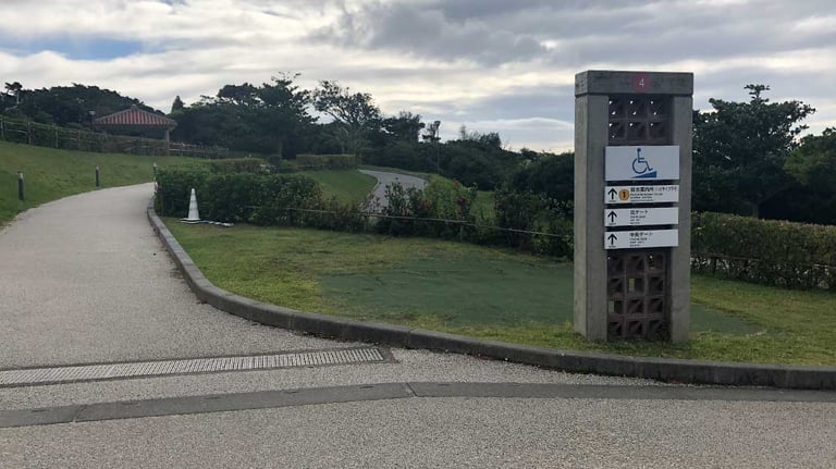 Okinawa Churaumi Aquarium sloping walkways 768x432