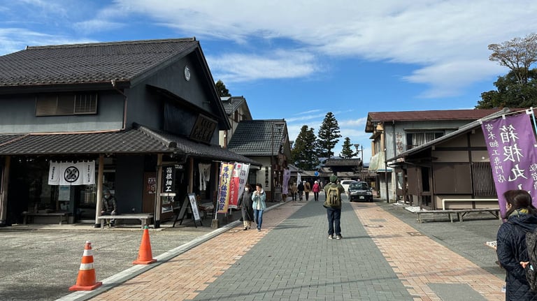 The road between the store and the museum