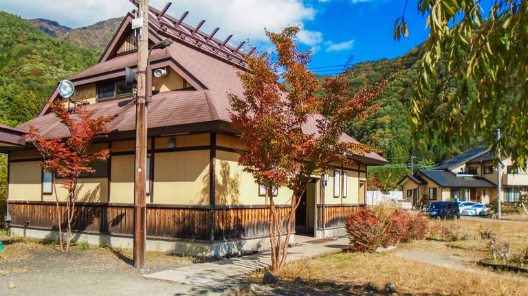 03 Restroom outside Nenba near bus stop 768x432