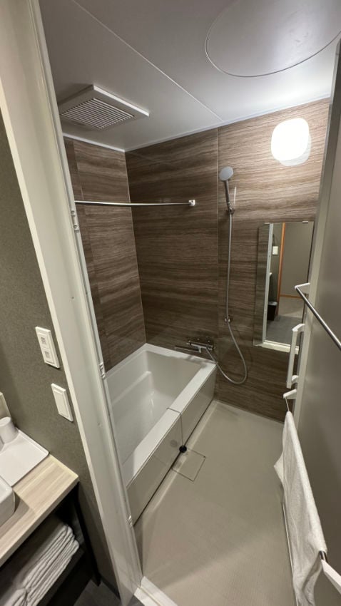 premium two bedroom suite main shower b