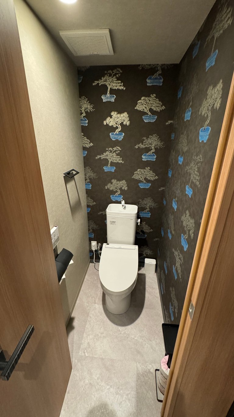 premium two bedroom suite main toilet 768x1365