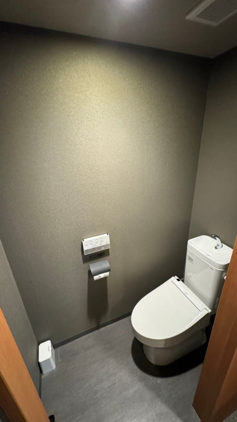 premium two bedroom suite toilet